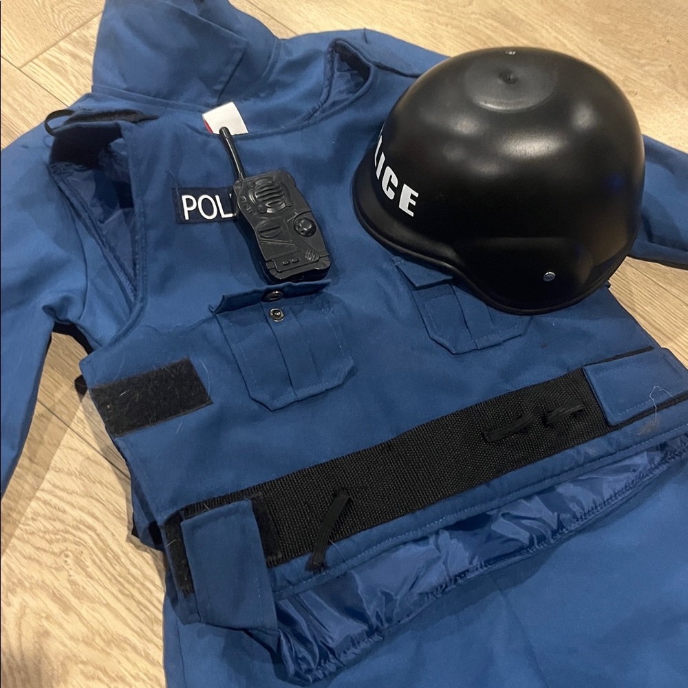 Blue Police Costume with Helmet and Radio - 5/6 - Picture 2 of 5